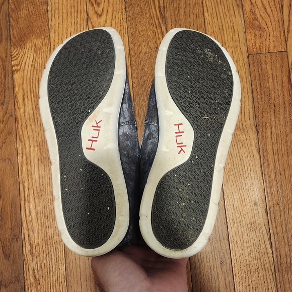 Huk Men's Black and Gray Shoes - Picture 8 of 8